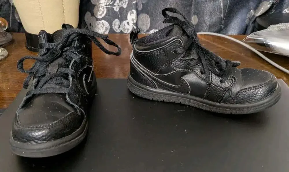 Nike Air Jordan 1 Mid Triple Black Toddler Shoes Size 10C 640735-091 Sneakers